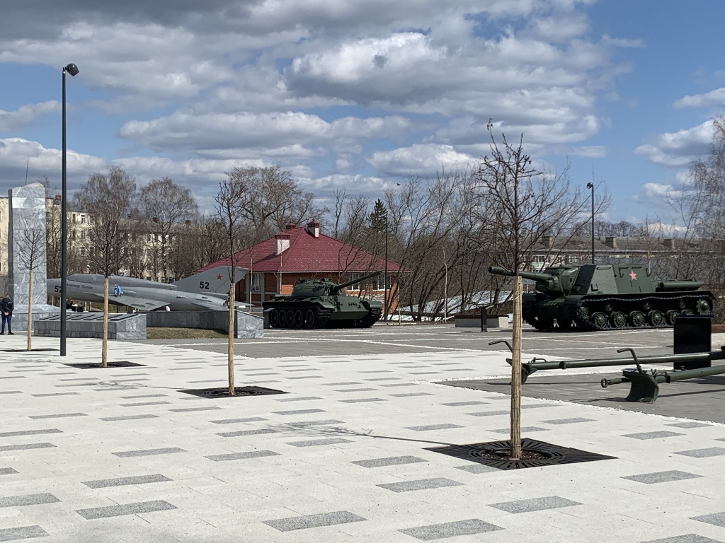 Музей военной техники при входе в Парк культуры и отдыха им. 35-летия Победы музей военной техники.
