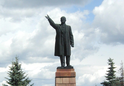 Памятник В.И.Ленину.