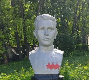 Бюст кинешемца – полного кавалера Ордена Славы Сергея Ивановича Баранова.