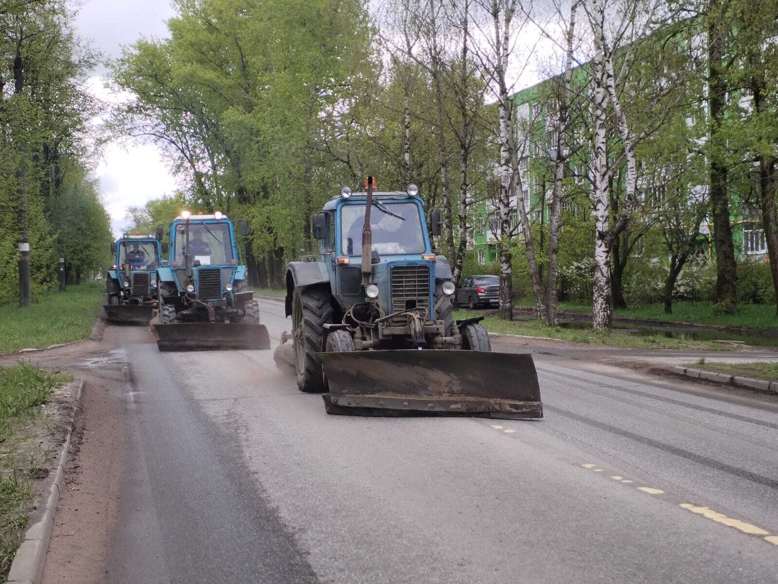 Управление городского хозяйства активно работает на улицах города.