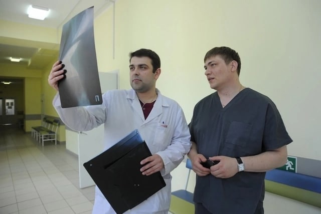 В Кинешме врачи спасли пациента, на которого упал автомобиль..