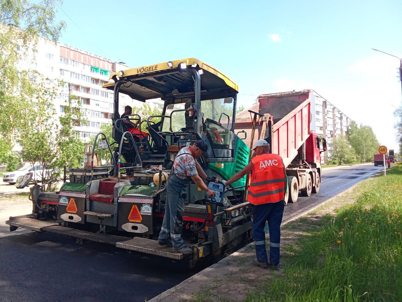 В Кинешме подрядная организация активно ремонтирует дороги.