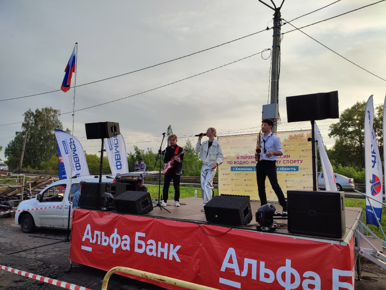 На площадке у Кузнецкого моста можно весело провести вечер пятницы. На площадке у Кузнецкого моста можно весело провести вечер пятницы.